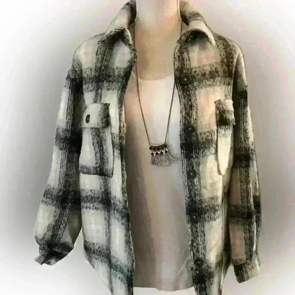 Ambiance Thick Flannel Lined
Shacket Button Up M